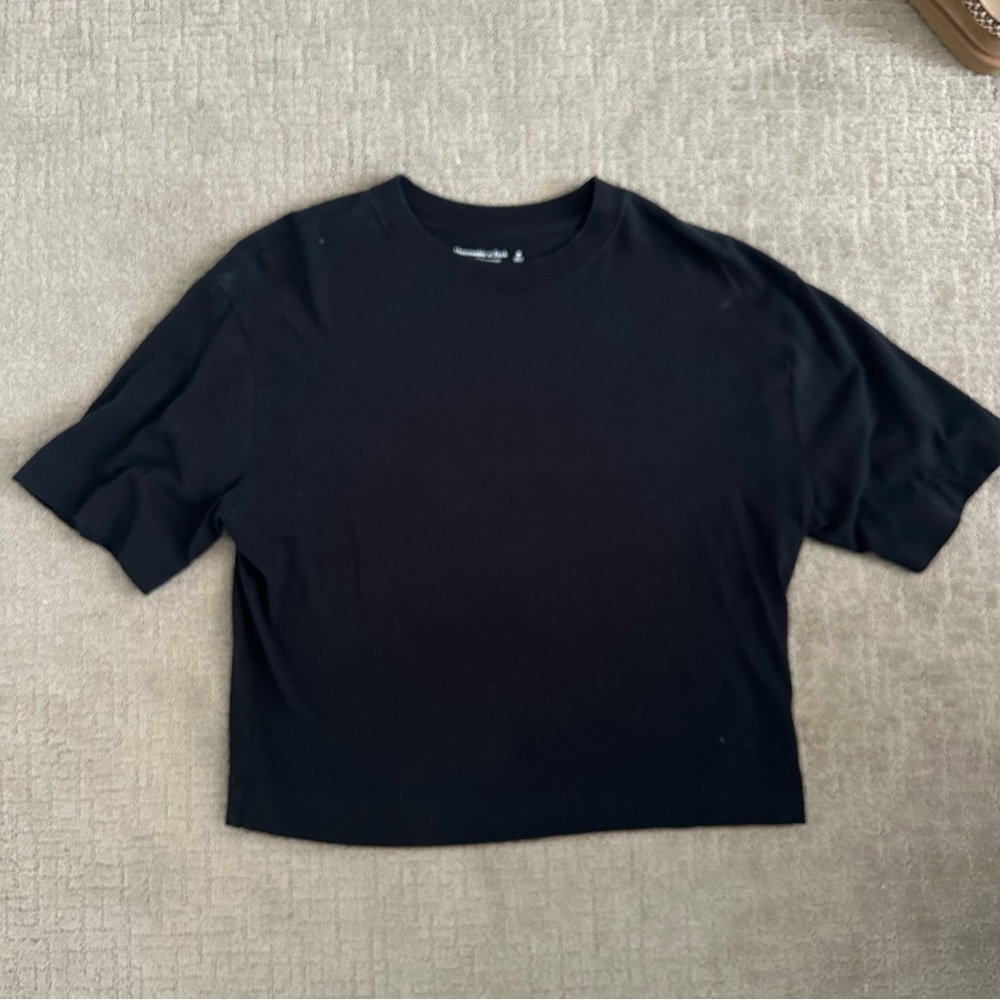 Abercrombie & Fitch cropped Black Short Sleeve Tee